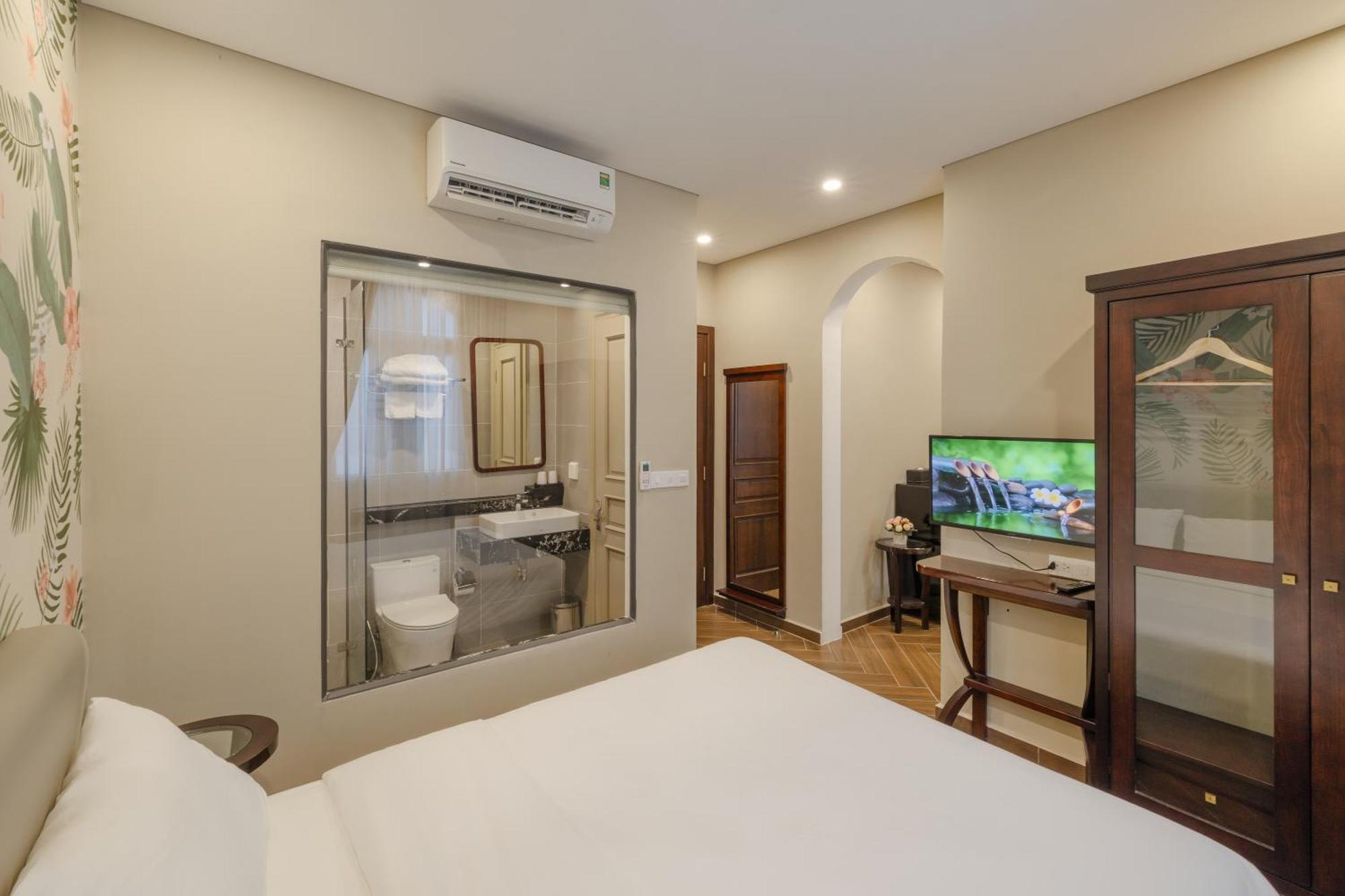 Tropical Bay Grand World Phu Quoc Hotel Exterior photo