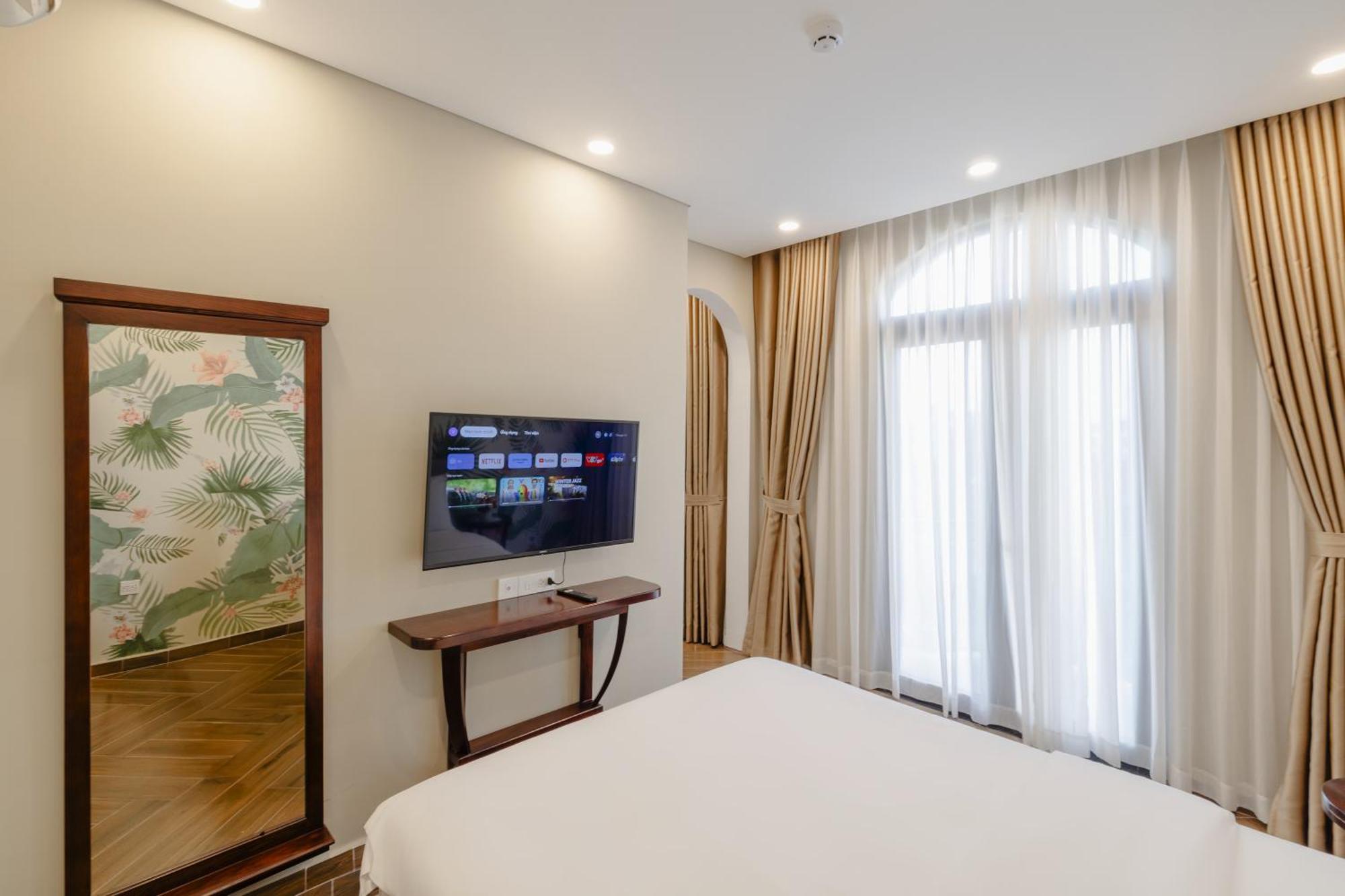 Tropical Bay Grand World Phu Quoc Hotel Exterior photo