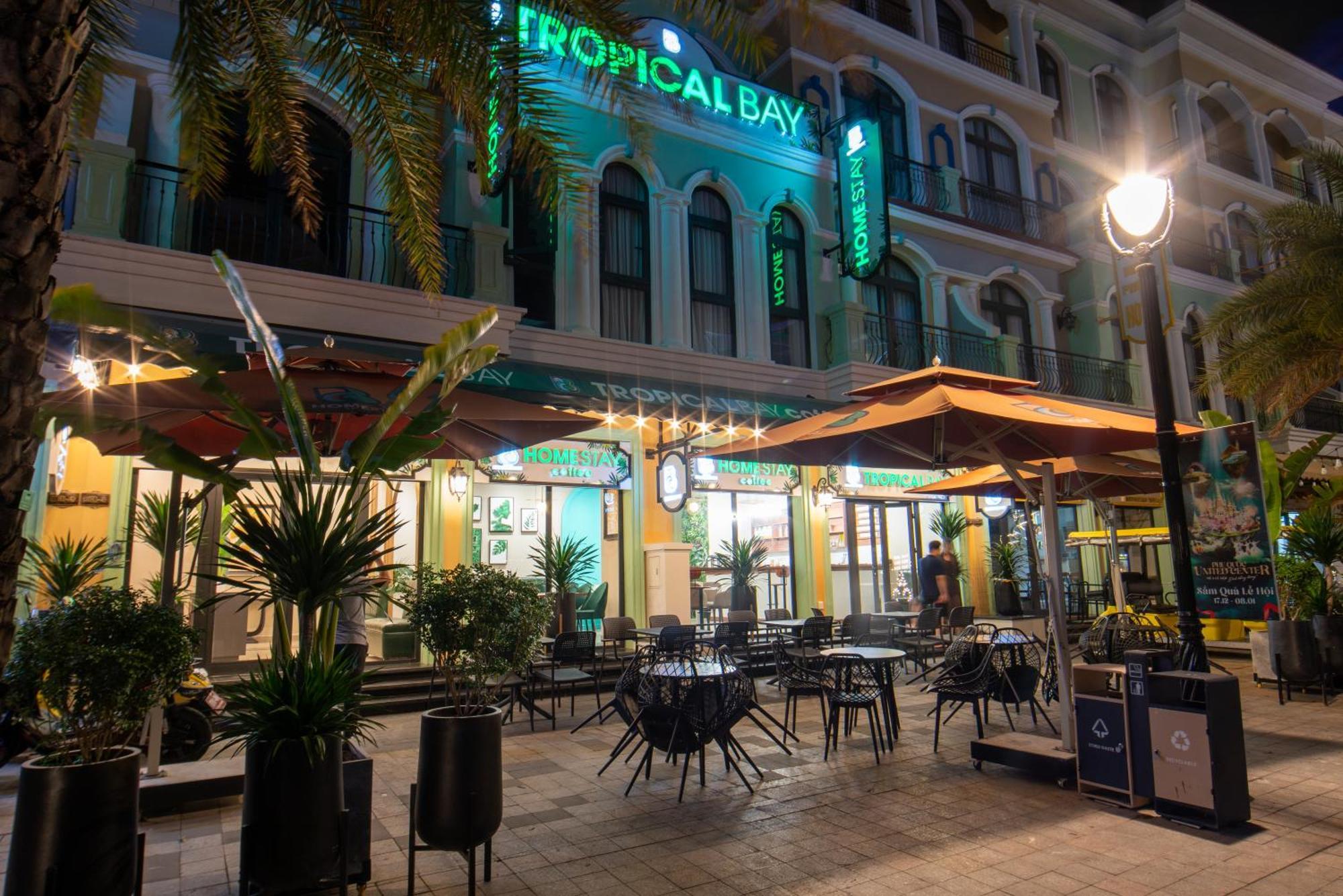Tropical Bay Grand World Phu Quoc Hotel Exterior photo